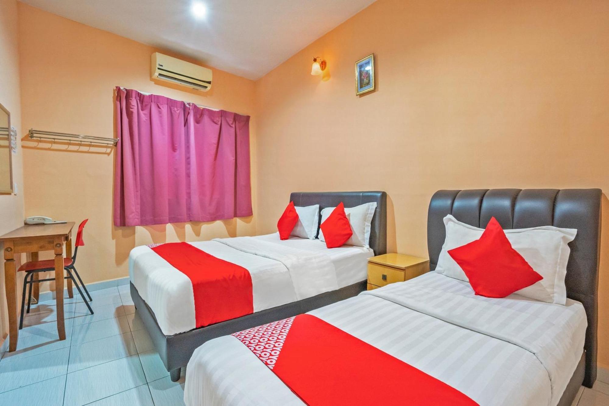 Sz Hotel Lumut Esterno foto