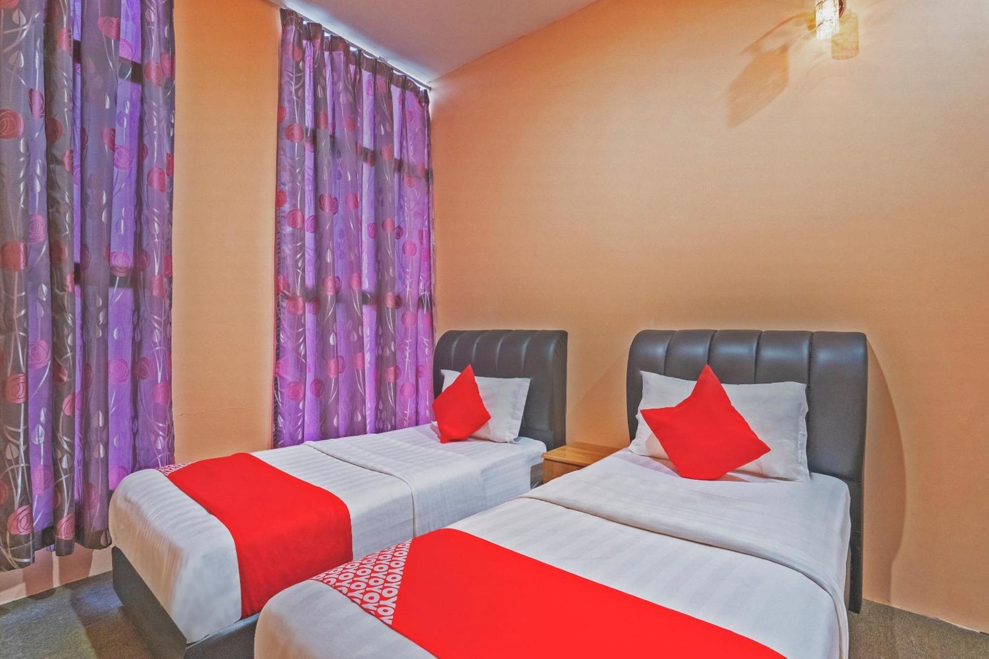 Sz Hotel Lumut Esterno foto