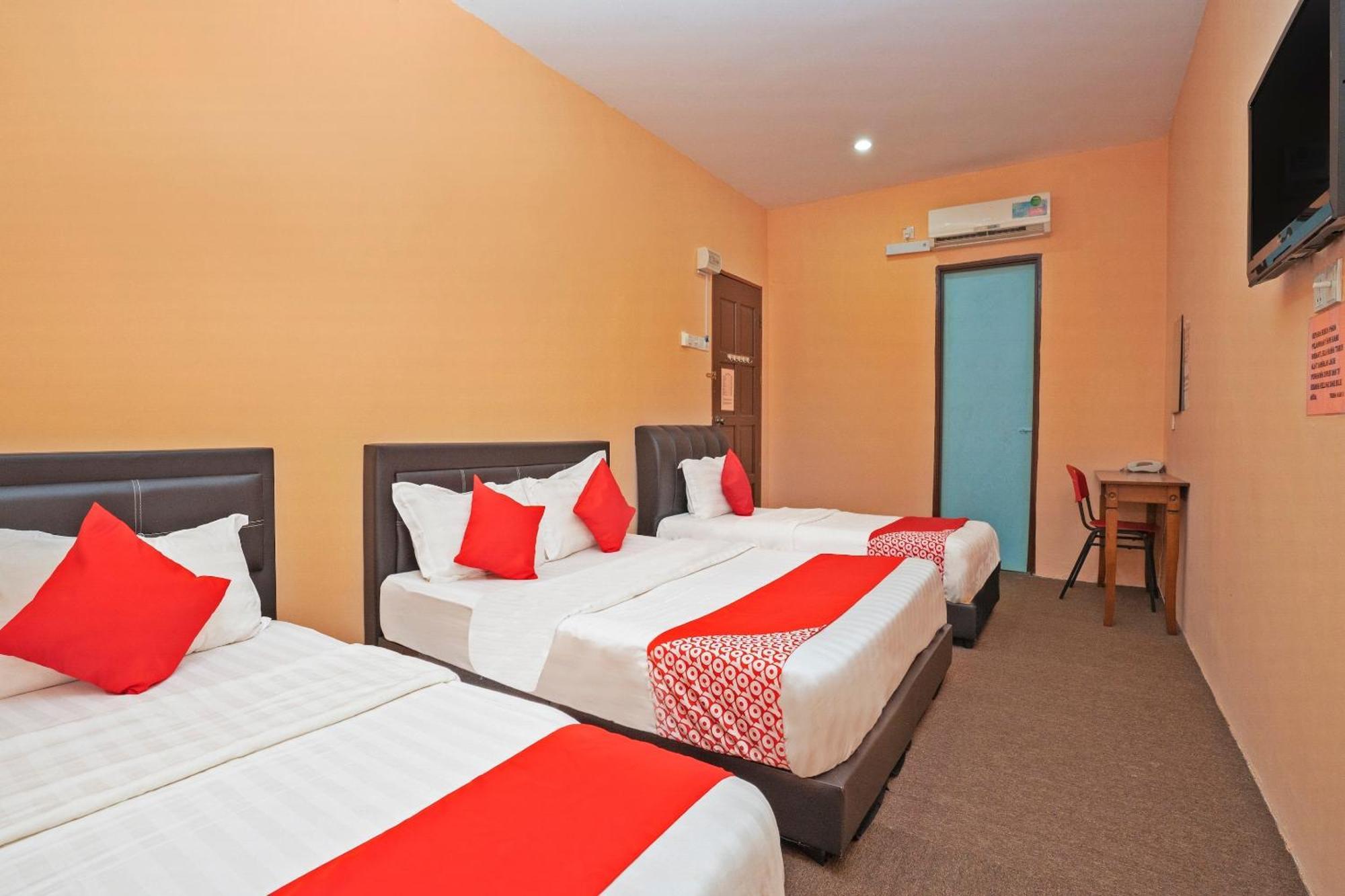 Sz Hotel Lumut Esterno foto