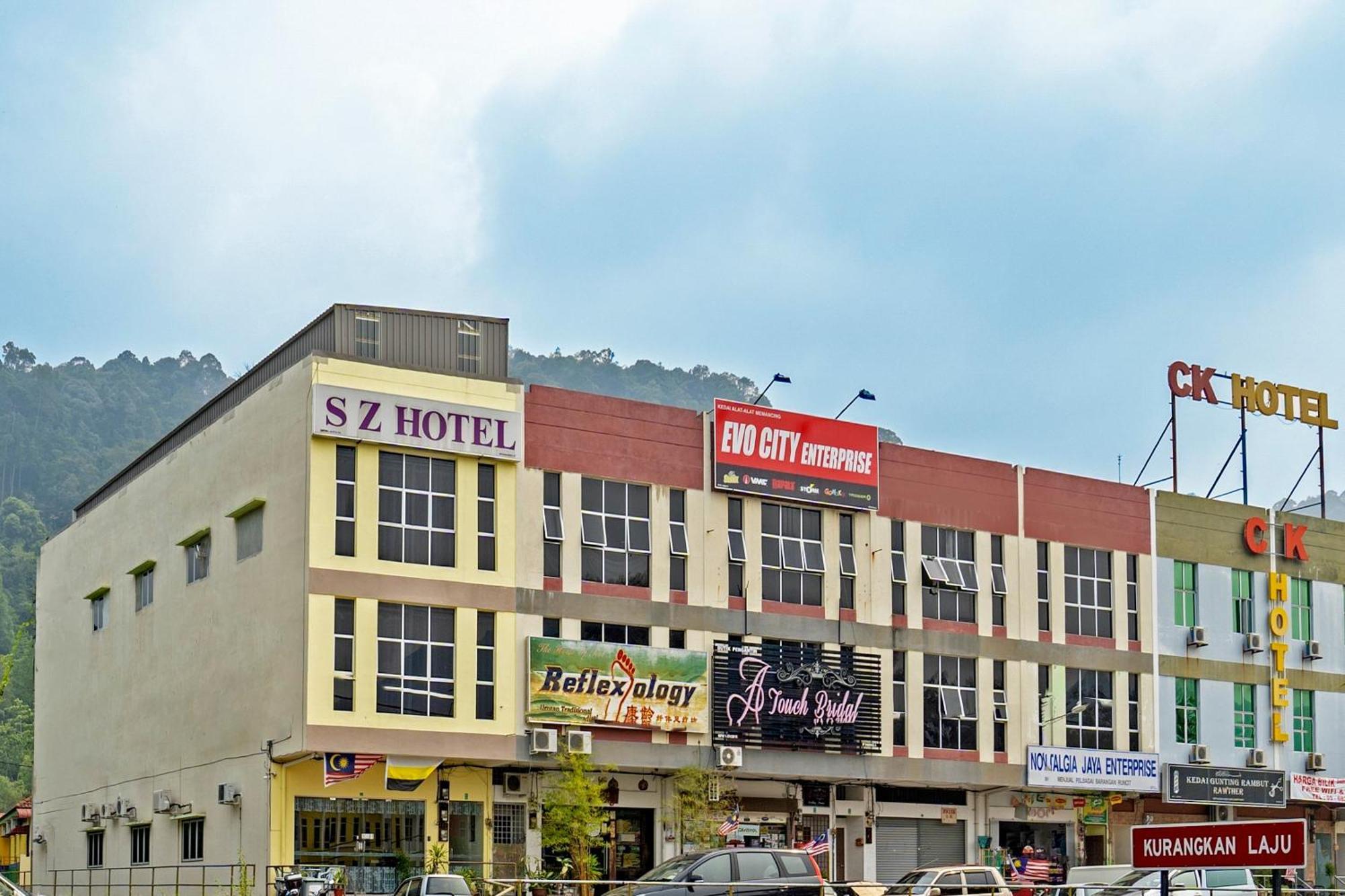 Sz Hotel Lumut Esterno foto