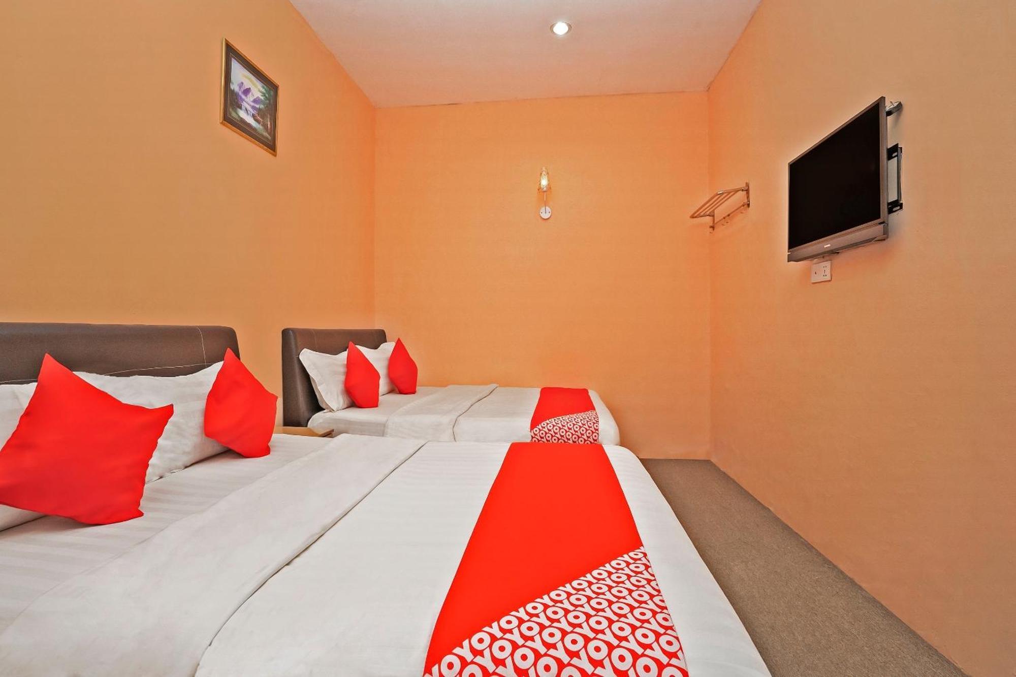 Sz Hotel Lumut Esterno foto