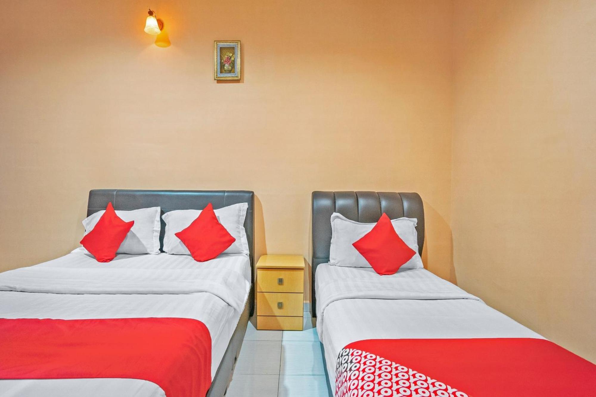Sz Hotel Lumut Esterno foto