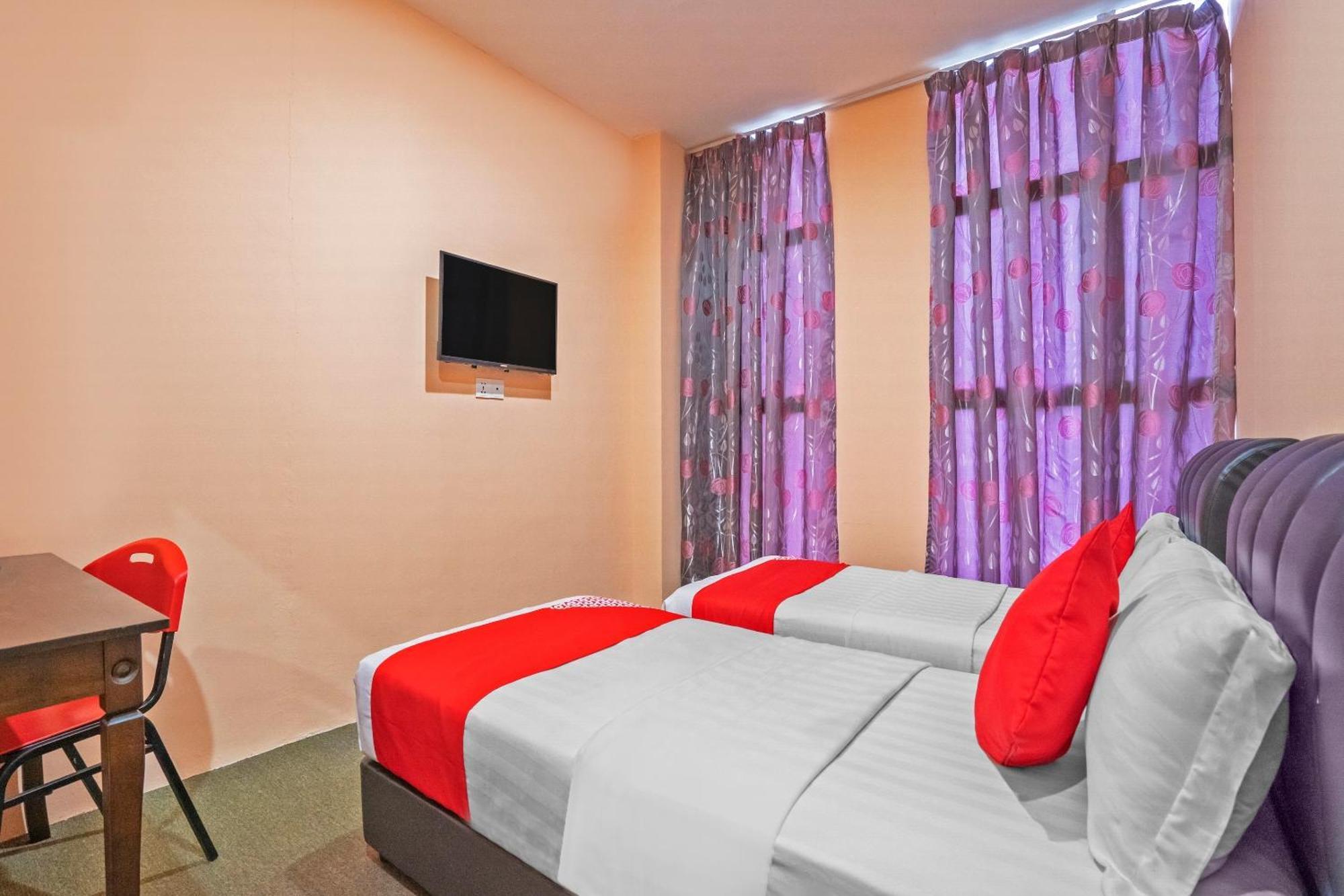 Sz Hotel Lumut Esterno foto