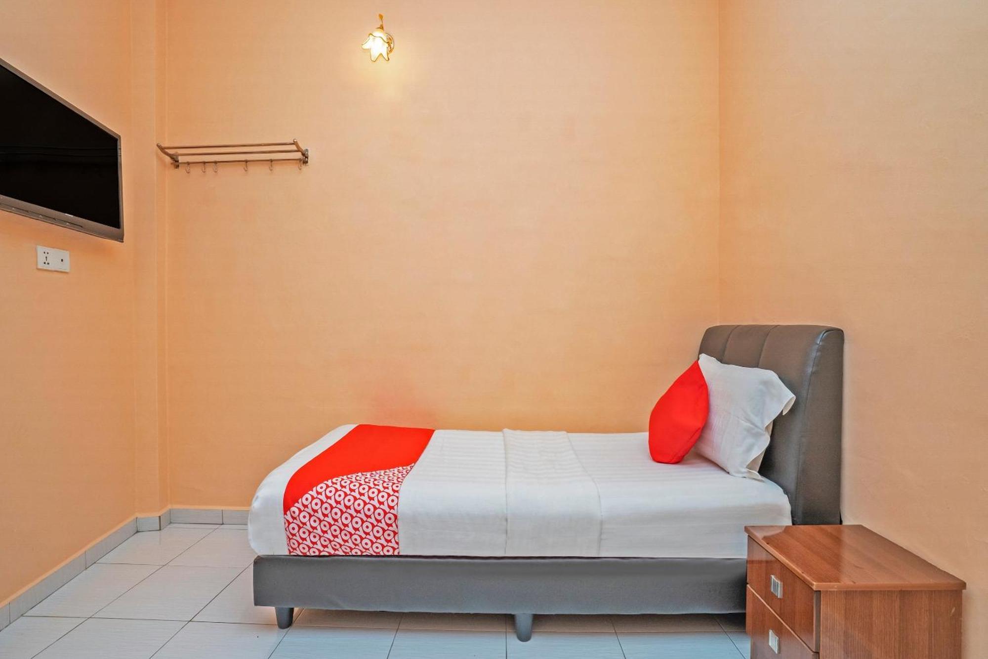 Sz Hotel Lumut Esterno foto