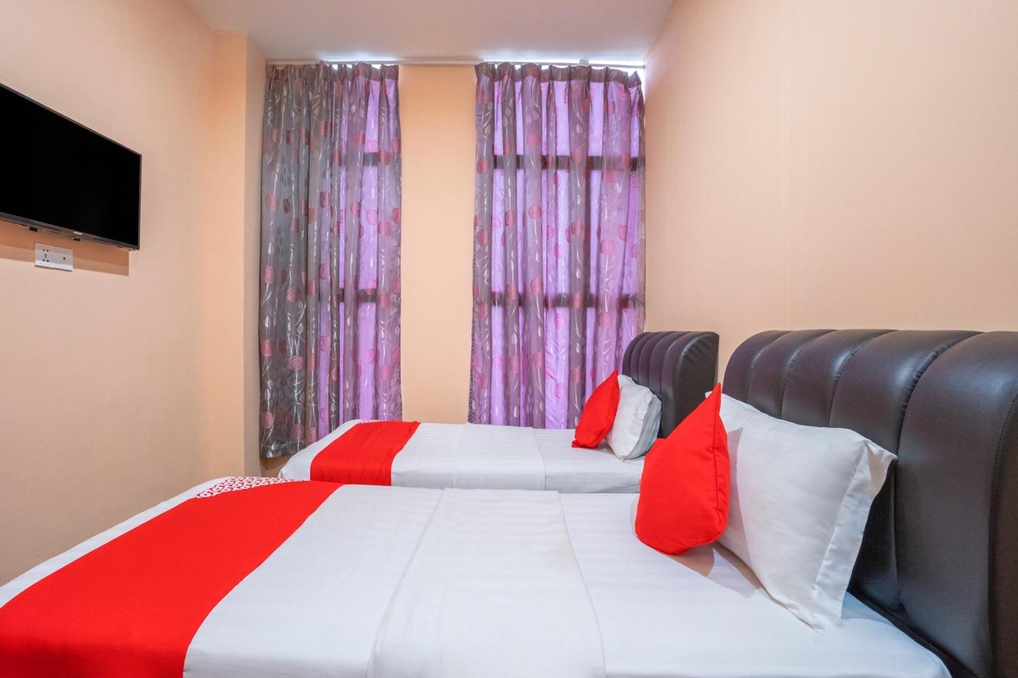 Sz Hotel Lumut Esterno foto