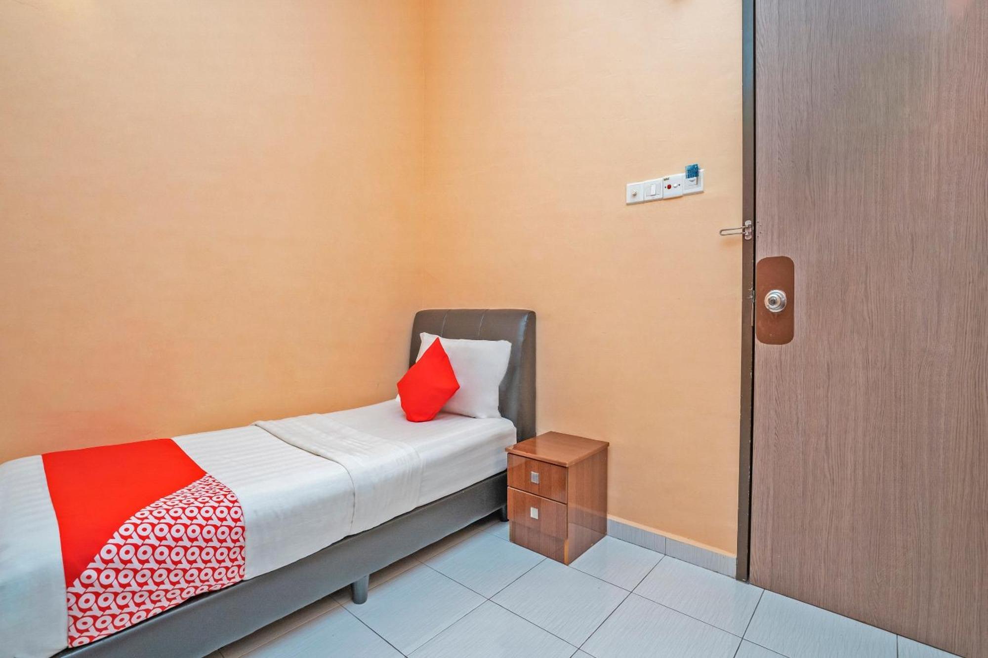 Sz Hotel Lumut Esterno foto