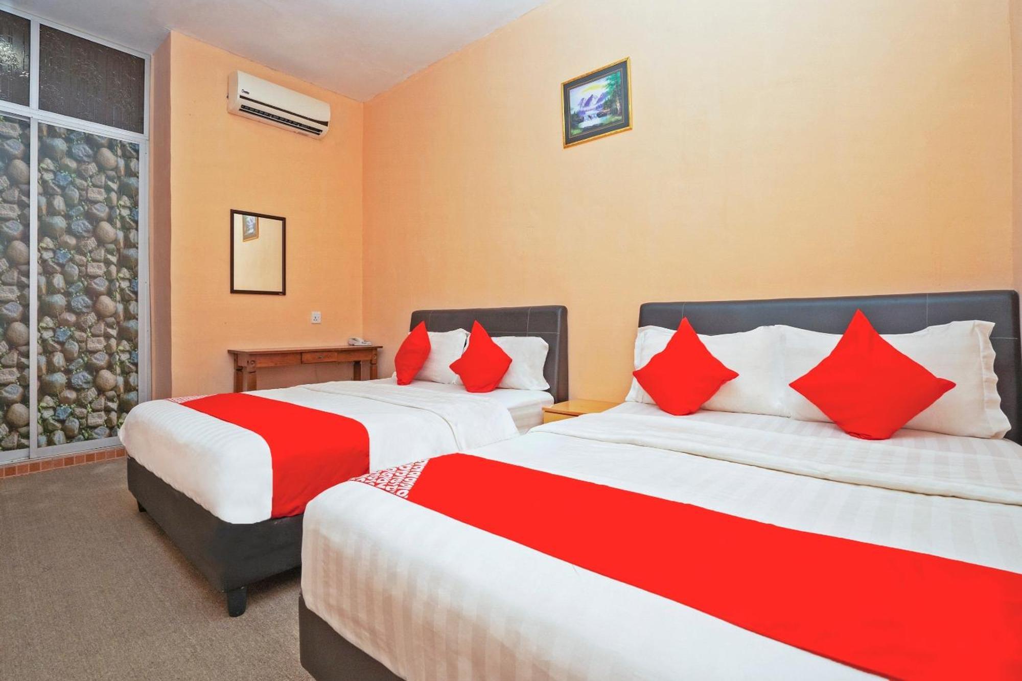 Sz Hotel Lumut Esterno foto