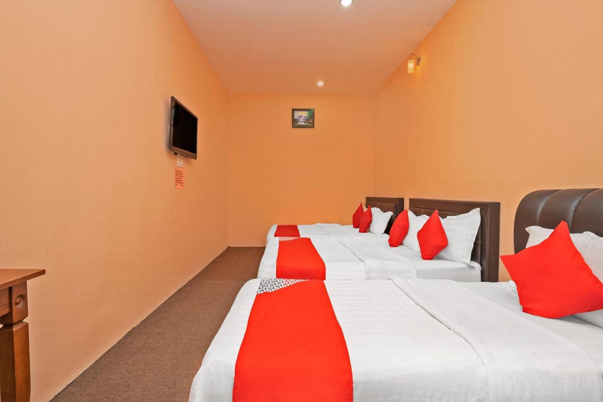 Sz Hotel Lumut Esterno foto