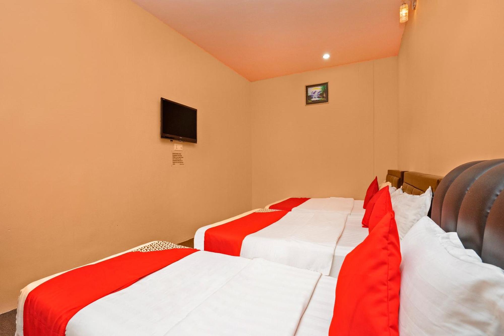Sz Hotel Lumut Esterno foto