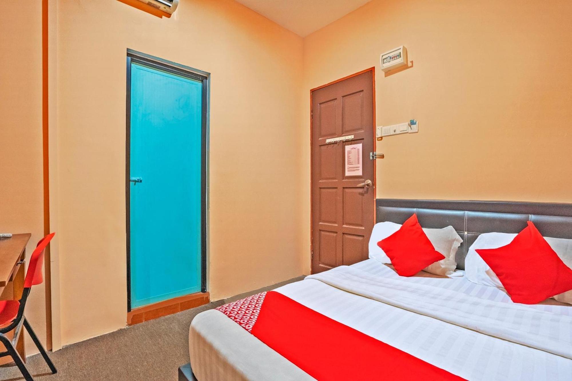 Sz Hotel Lumut Esterno foto