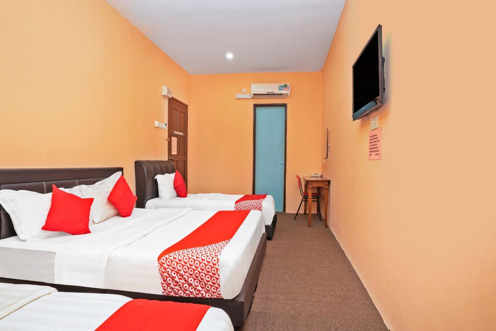 Sz Hotel Lumut Esterno foto