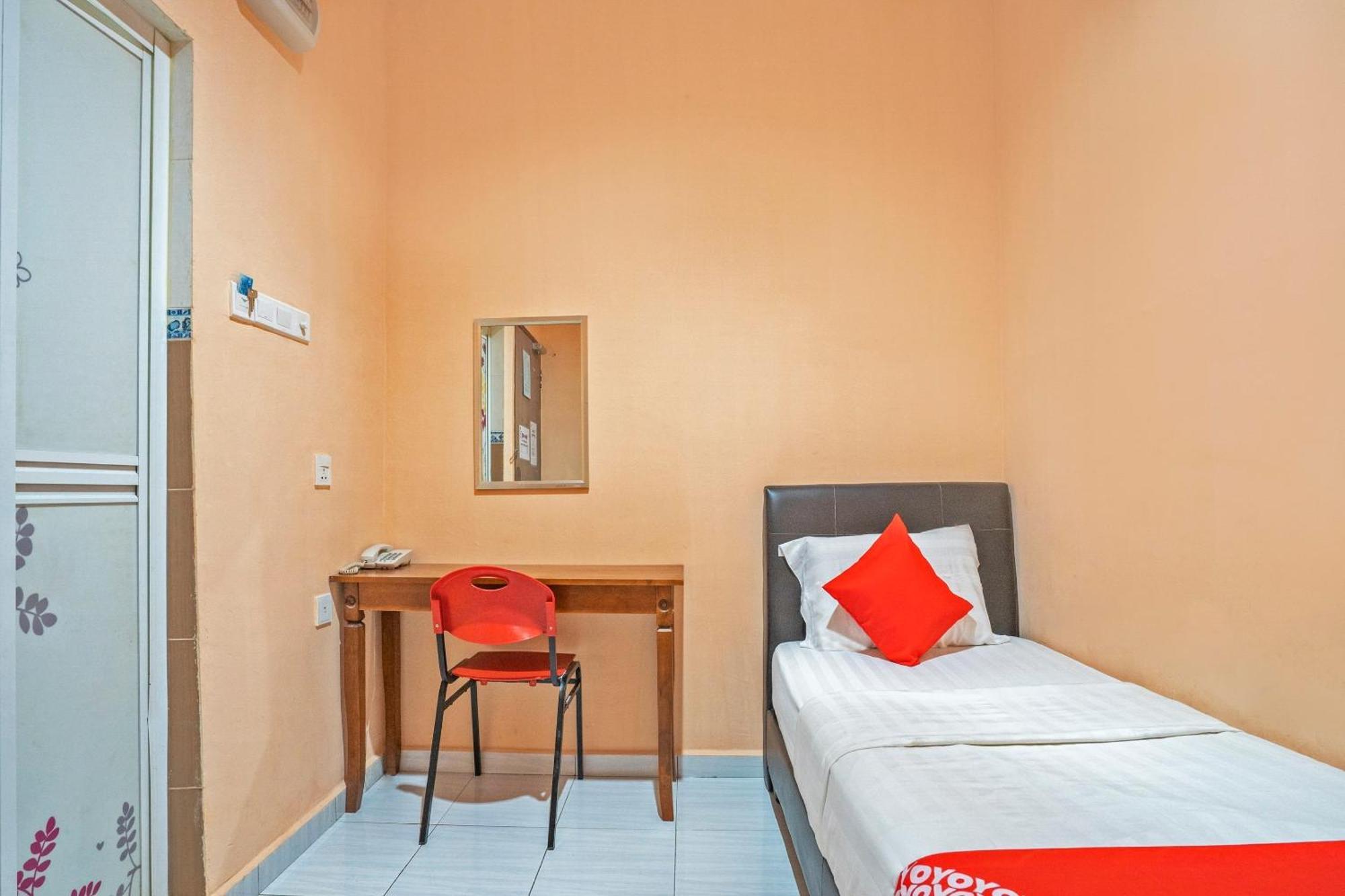 Sz Hotel Lumut Esterno foto