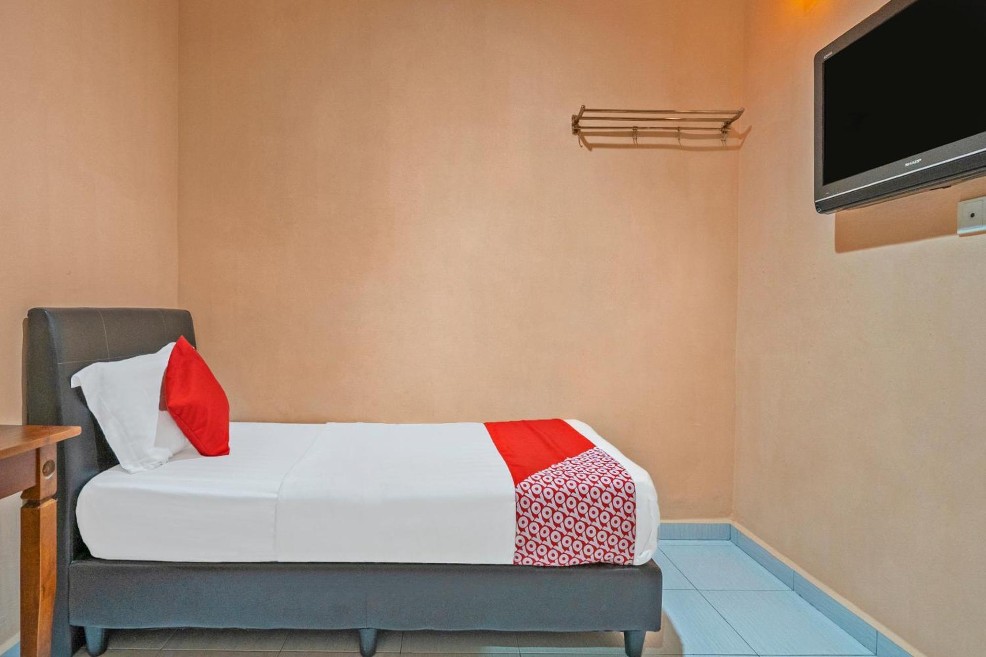 Sz Hotel Lumut Esterno foto
