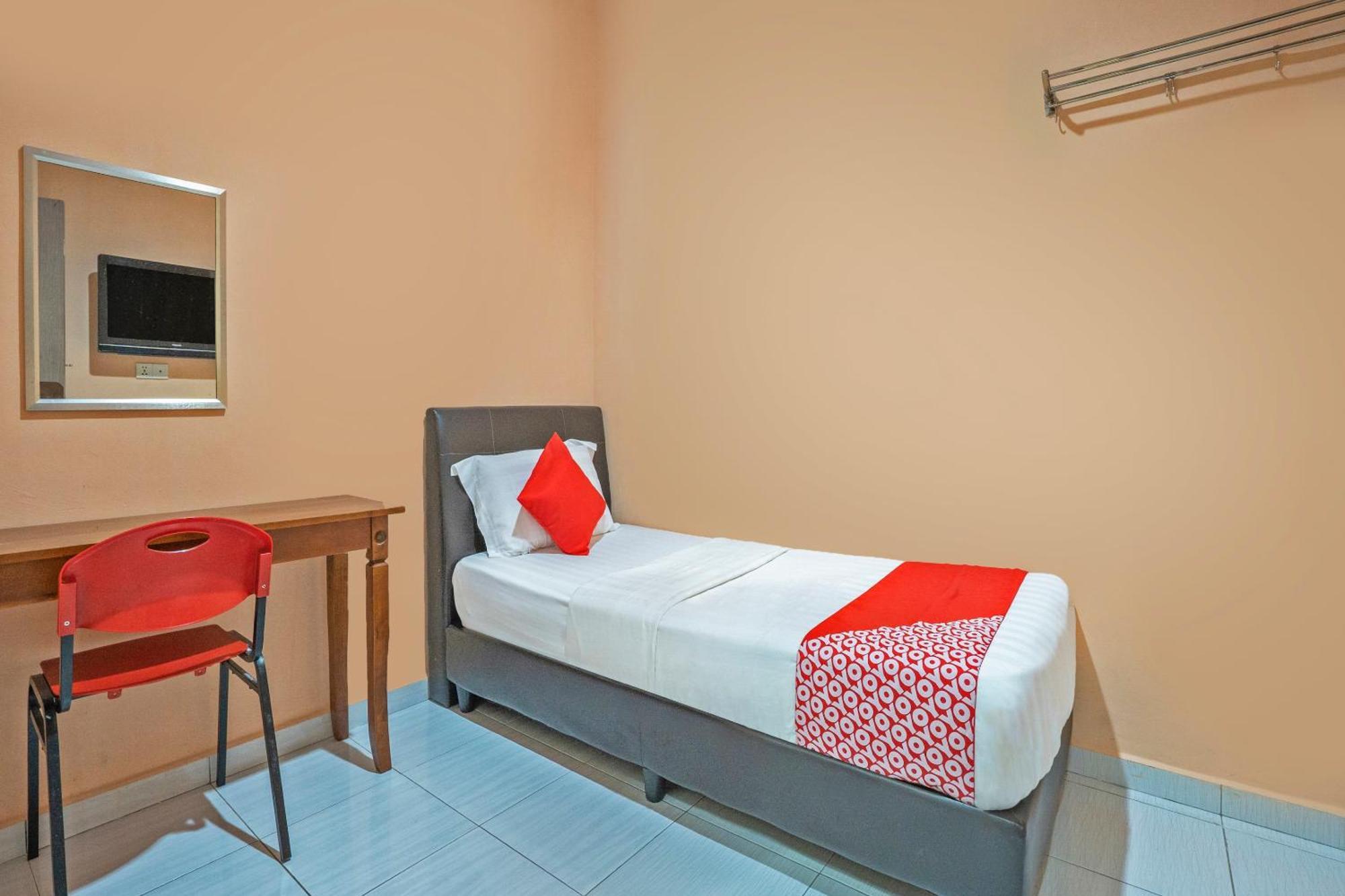 Sz Hotel Lumut Esterno foto
