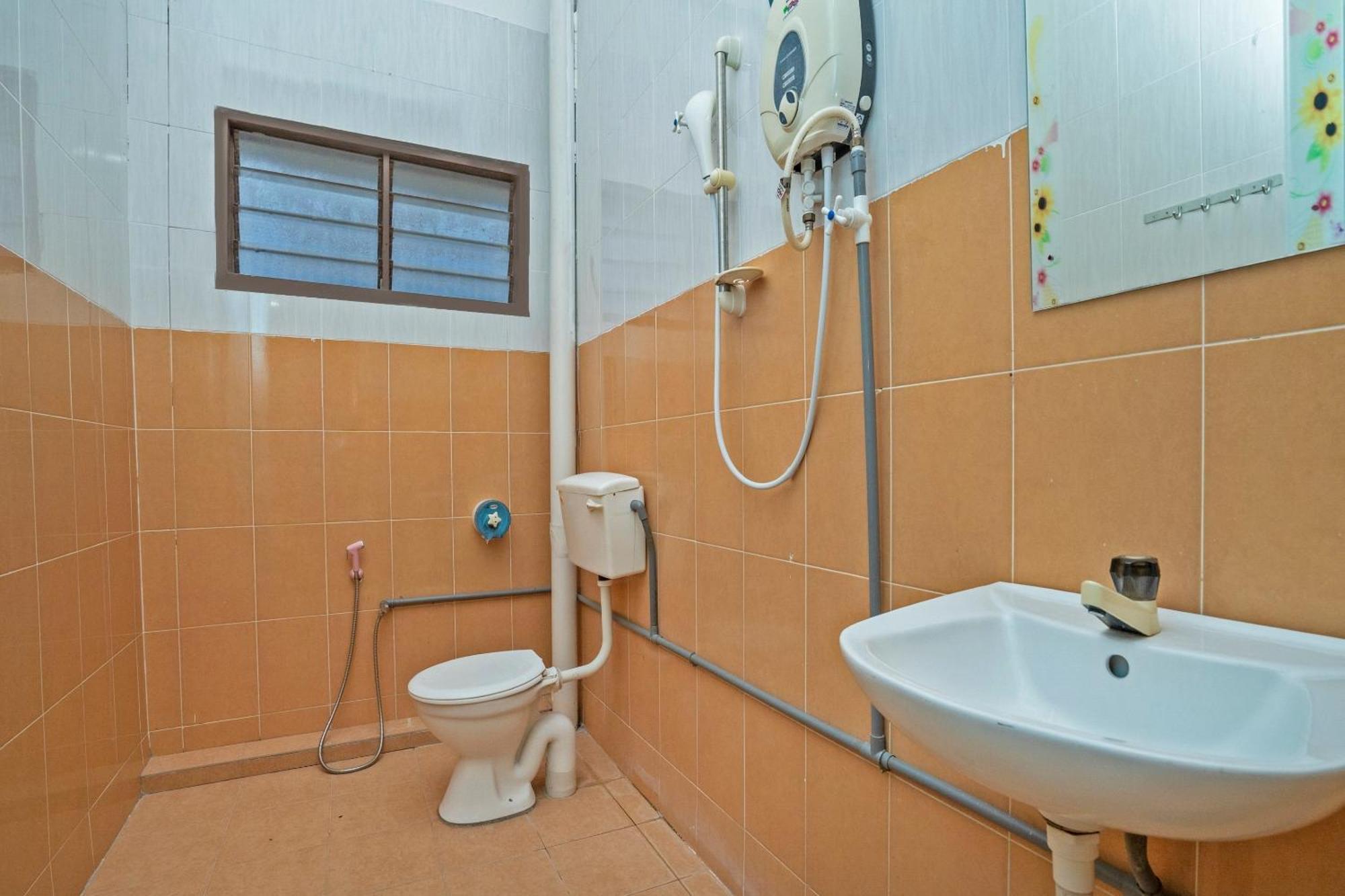 Sz Hotel Lumut Esterno foto