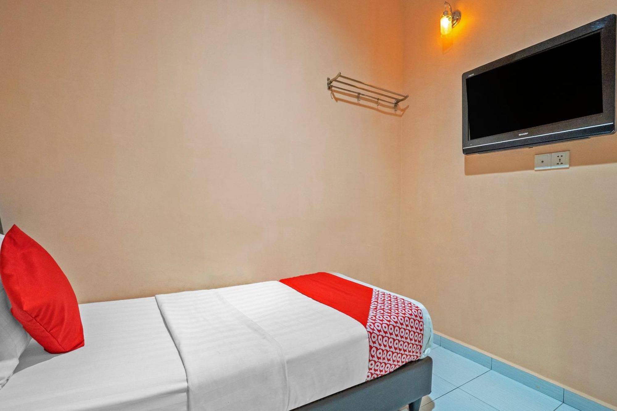 Sz Hotel Lumut Esterno foto
