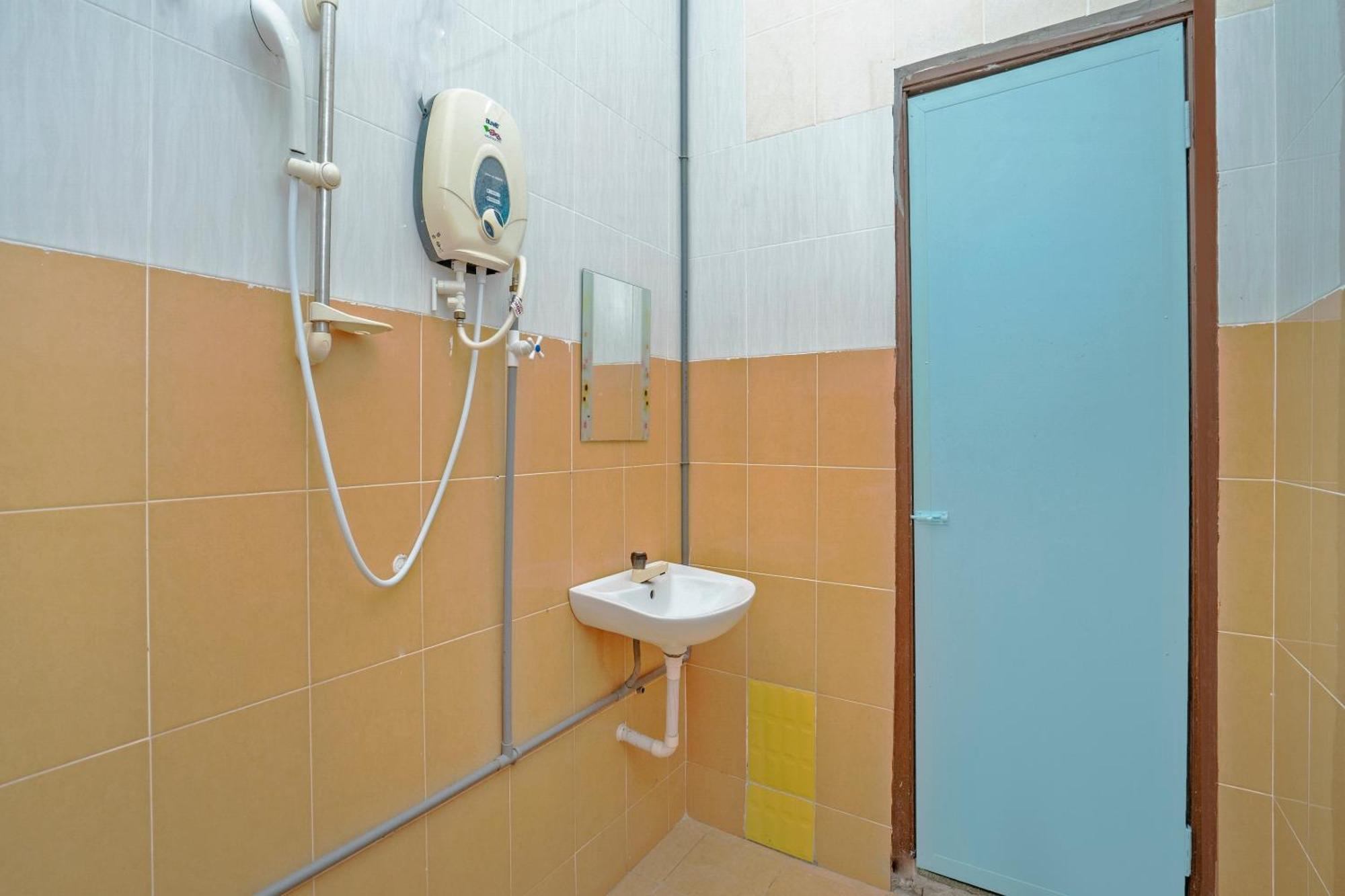 Sz Hotel Lumut Esterno foto
