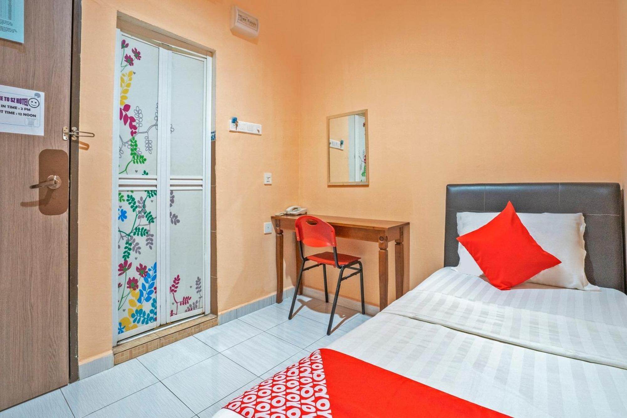 Sz Hotel Lumut Esterno foto