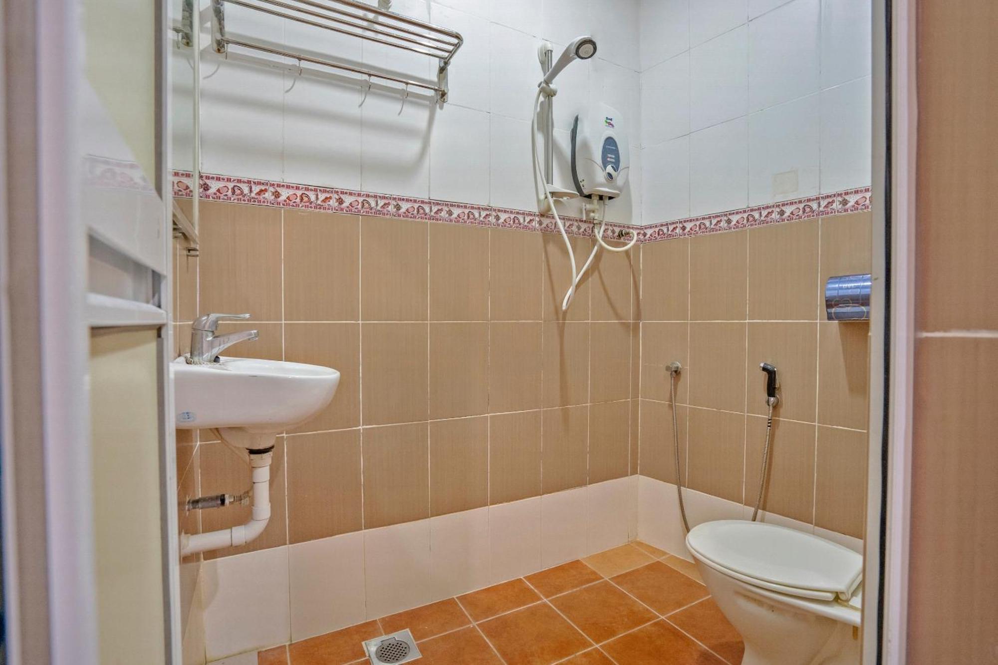 Sz Hotel Lumut Esterno foto