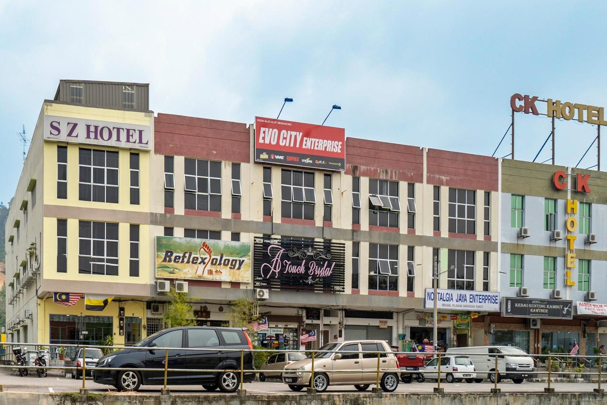 Sz Hotel Lumut Esterno foto