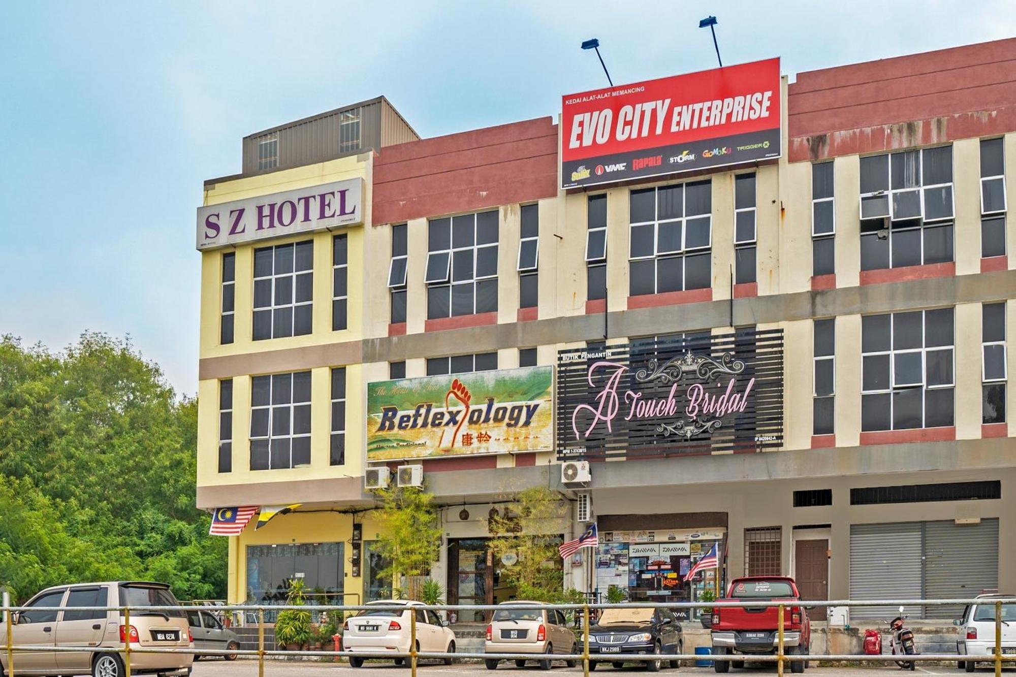 Sz Hotel Lumut Esterno foto