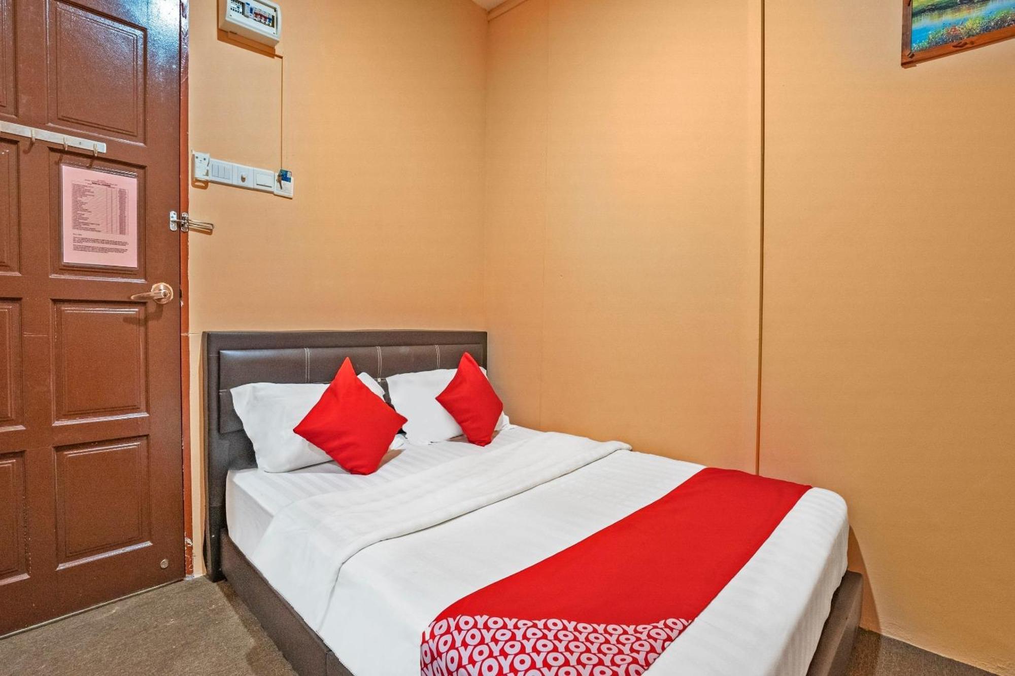 Sz Hotel Lumut Esterno foto